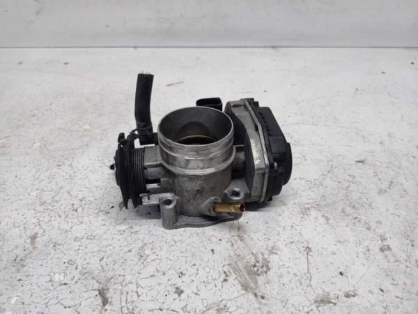 BOITIER PAPILLON VW/AUDI/SEAT/SKODA 1.6i 1.8i - Vue 3